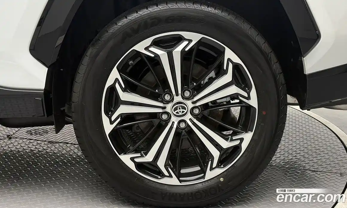 Toyota RAV4 2025 2.5 Автомат в Москве № 215564, фото 5