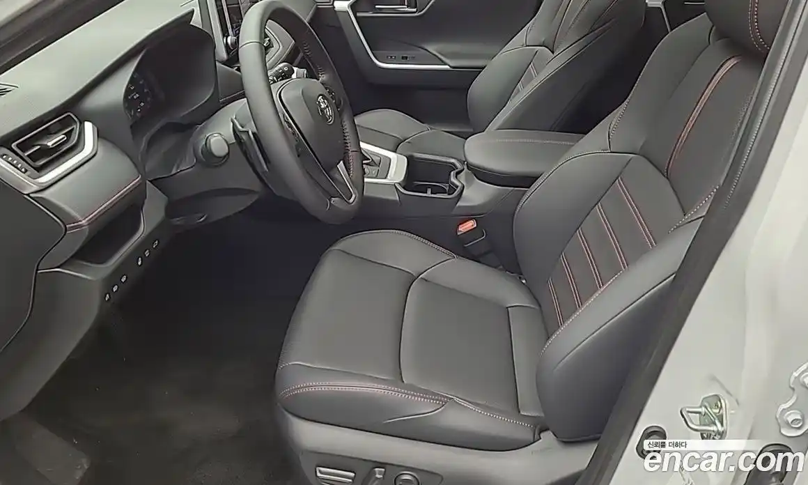 Toyota RAV4 2025 2.5 Автомат в Москве № 215564, фото 10