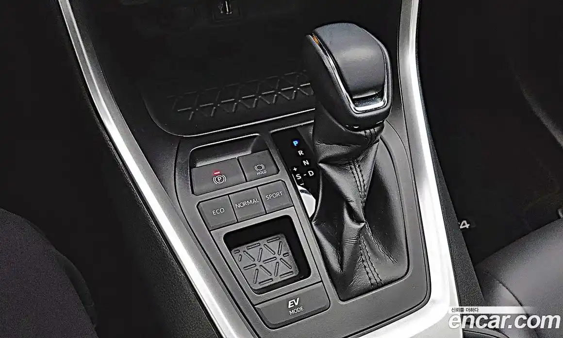 Toyota RAV4 2024 2.5 Автомат в Москве № 215610, фото 15