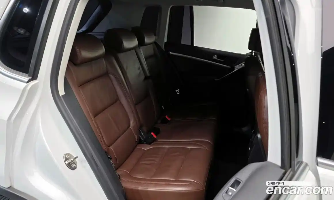 Volkswagen Tiguan 2015 2.0 Автомат в Москве № 218620, фото 16