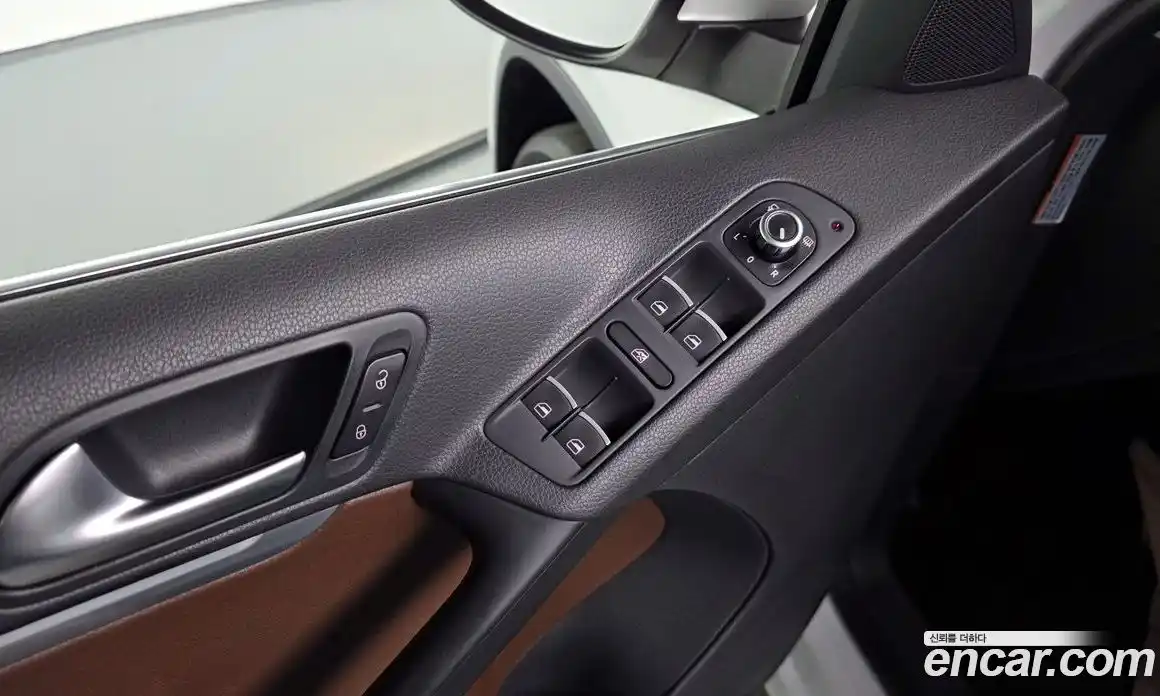 Volkswagen Tiguan 2015 2.0 Автомат в Москве № 218620, фото 18