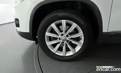 Volkswagen Tiguan 2015 2.0 Автомат в Москве № 218620, миниатюра 3