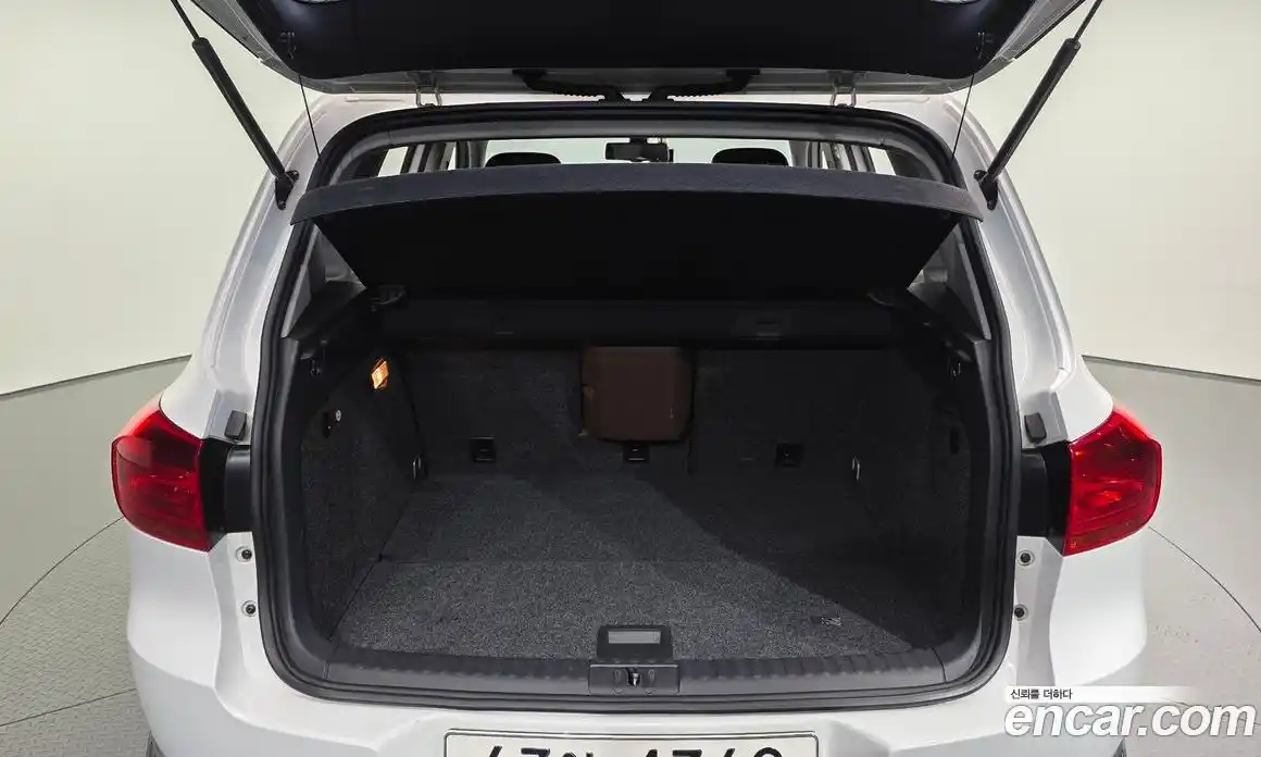 Volkswagen Tiguan 2015 2.0 Автомат в Москве № 218620, фото 7