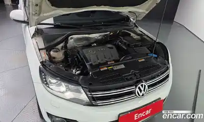 Volkswagen Tiguan 2015 2.0 Автомат в Москве № 218620, миниатюра 8