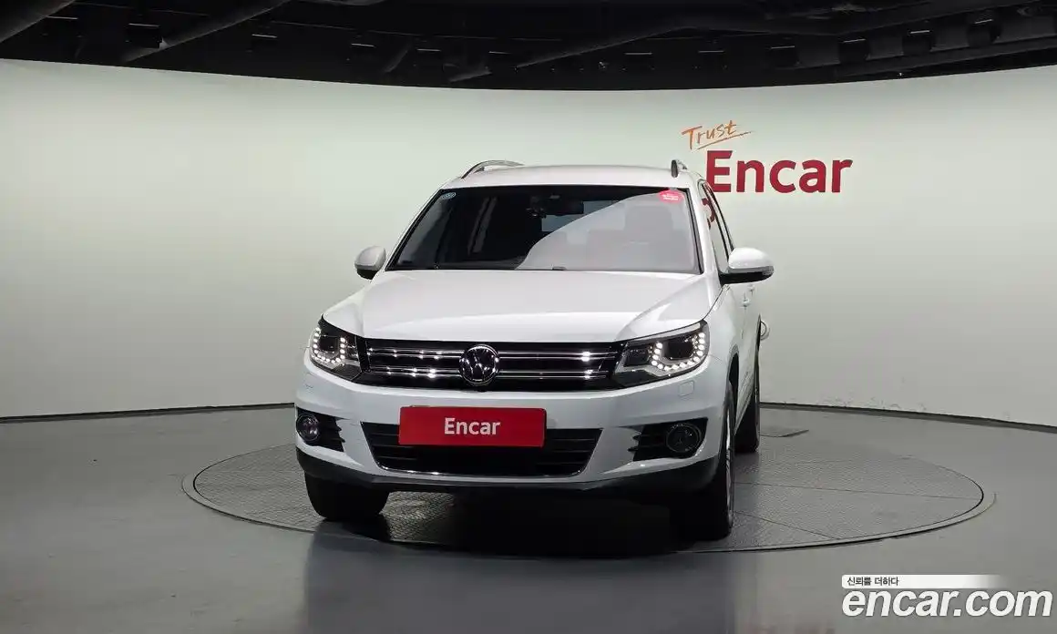 Volkswagen Tiguan 2015 2.0 Автомат в Москве № 218620, фото 9