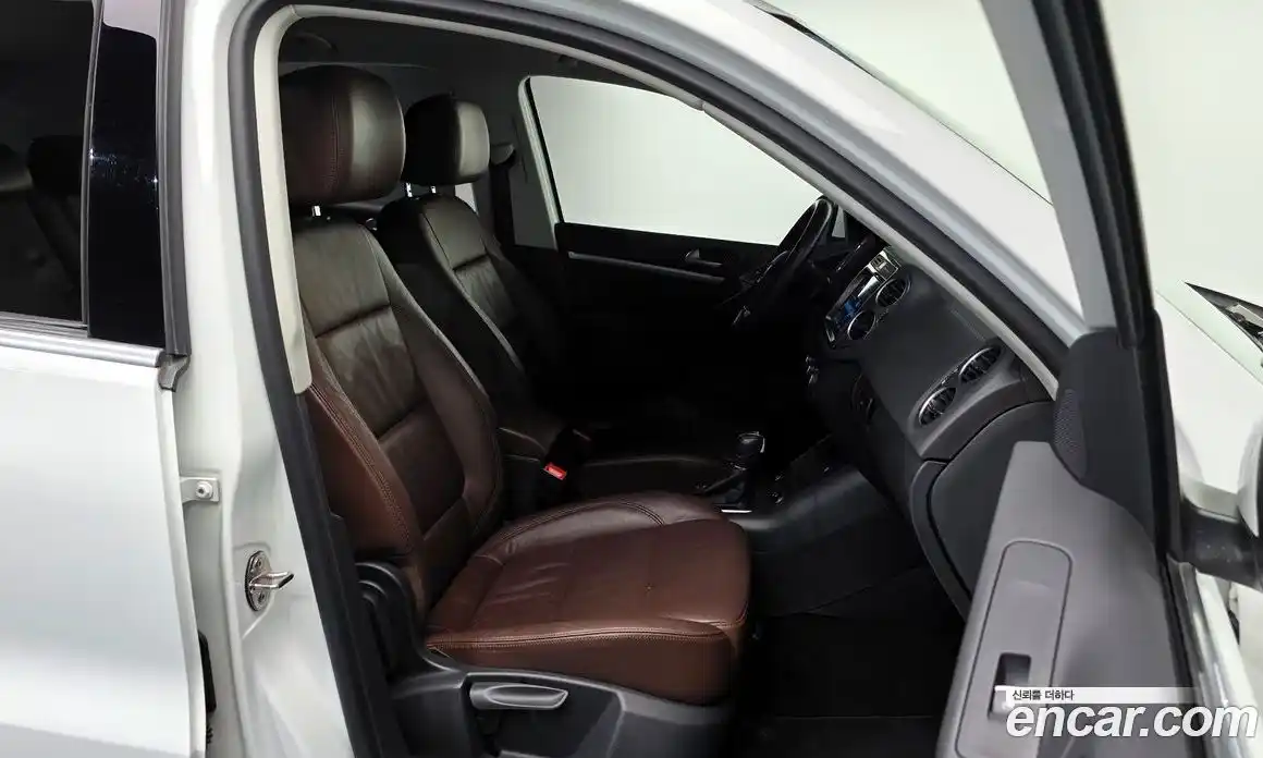 Volkswagen Tiguan 2015 2.0 Автомат в Москве № 218620, фото 10