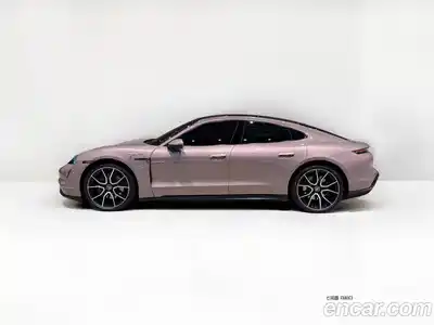 Porsche Taycan, 2022