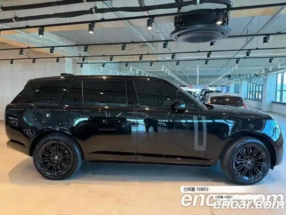 Land Rover Range-Rover 2025 4.4 Автомат в Москве № 231179, фото 8
