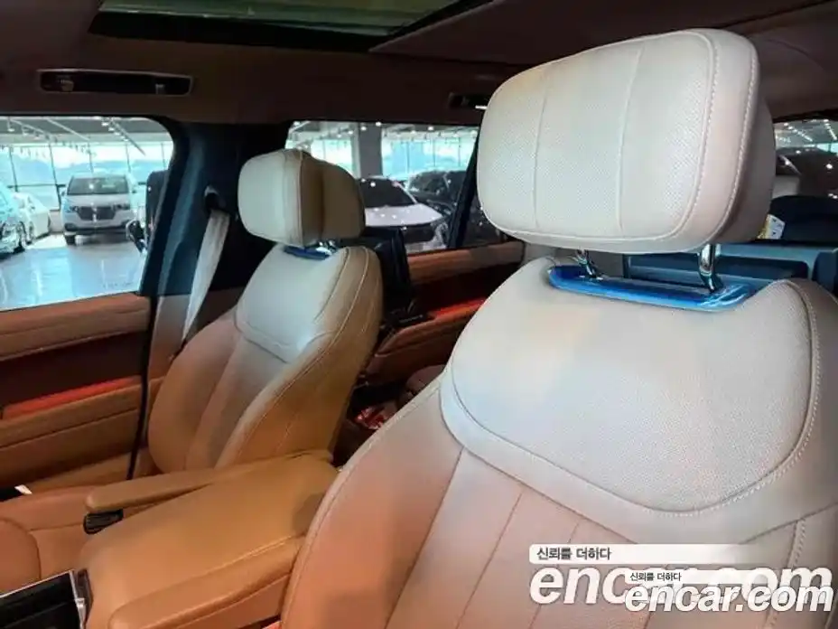 Land Rover Range-Rover 2025 4.4 Автомат в Москве № 231179, фото 9