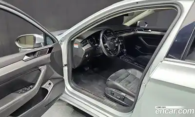 Volkswagen Passat 2018 2.0 Автомат в Москве № 232070, миниатюра 6