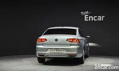 Volkswagen Passat 2018 2.0 Автомат в Москве № 232070, миниатюра 10