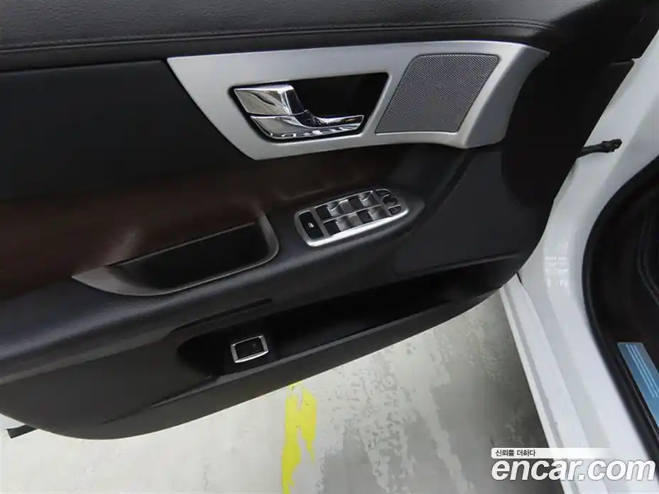 Jaguar XF 2014 2.0 Автомат в Москве № 248335, фото 13