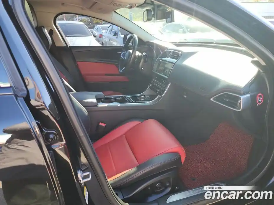 Jaguar XE 2017 2.0 Автомат в Москве № 305190, фото 17