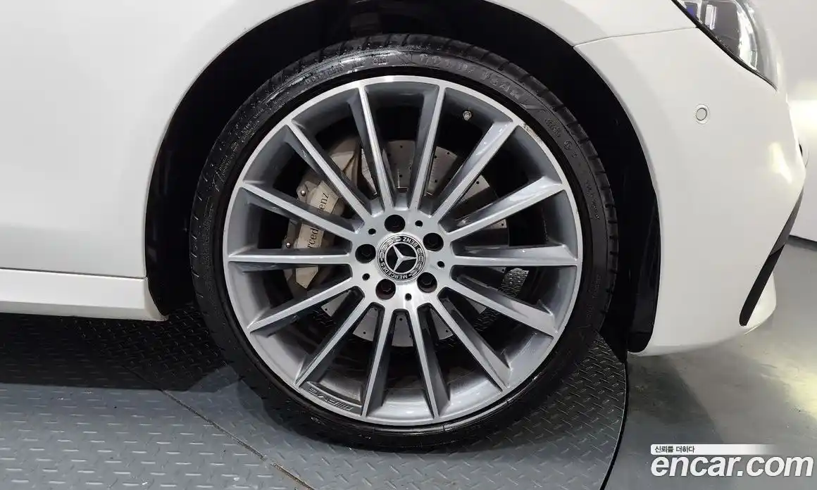 Mercedes-Benz E-Class 2021 2.0 Автомат в Москве № 308149, фото 13