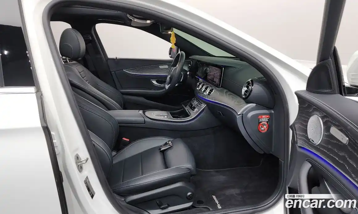 Mercedes-Benz E-Class 2021 2.0 Автомат в Москве № 308149, фото 3