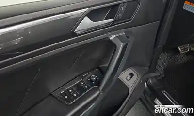 Volkswagen Tiguan 2020 2.0 Автомат в Москве № 329865, миниатюра 8