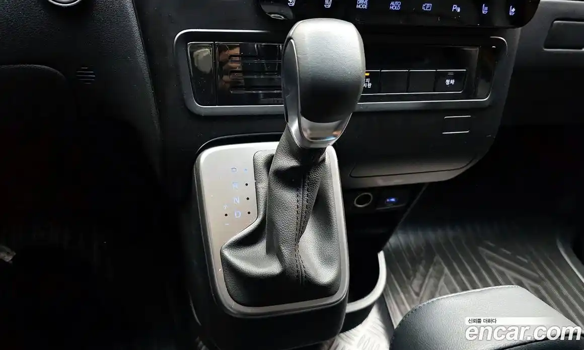 Hyundai Staria 2025 3.5 Автомат в Москве № 334362, фото 4