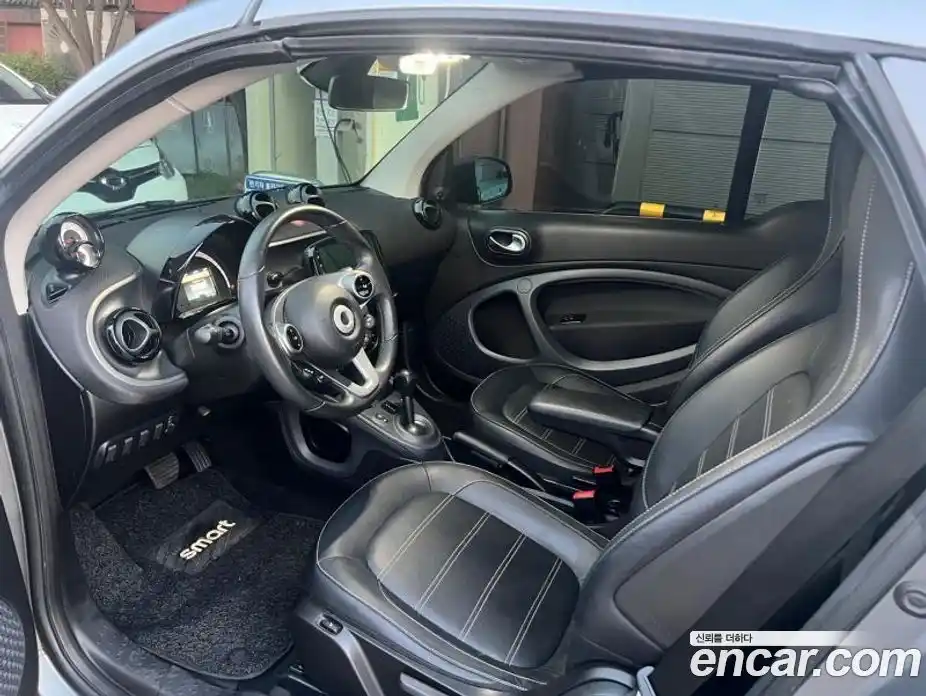 Smart Fortwo 2018 0.3 Автомат в Москве № 376130, фото 5
