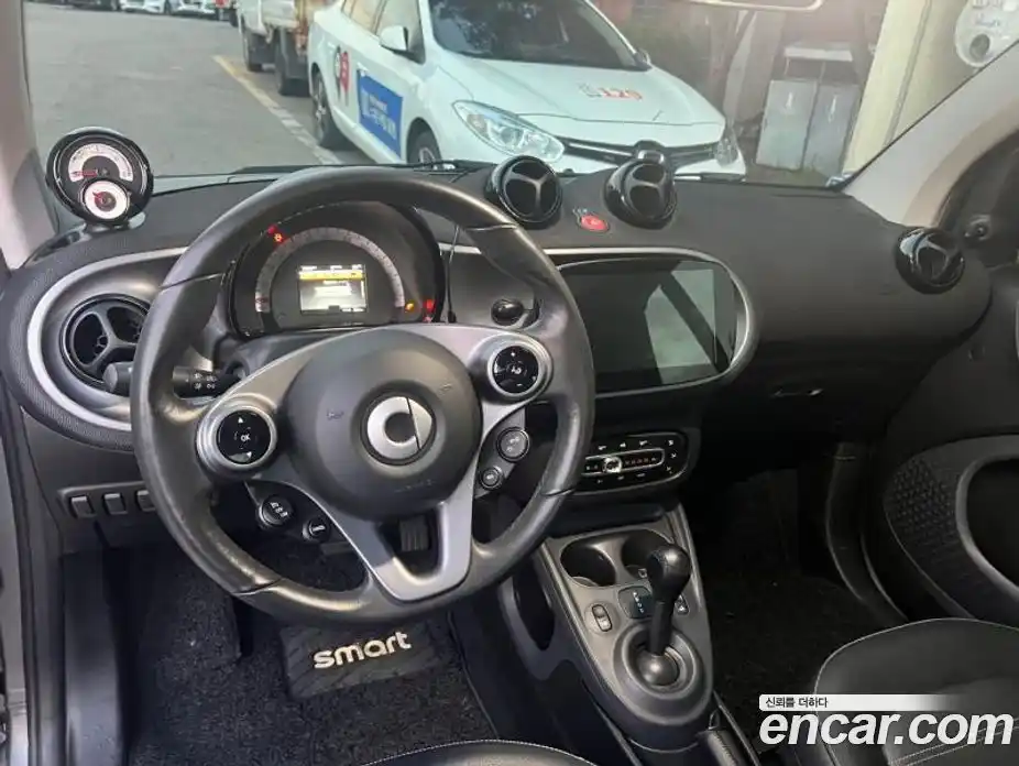 Smart Fortwo 2018 0.3 Автомат в Москве № 376130, фото 6