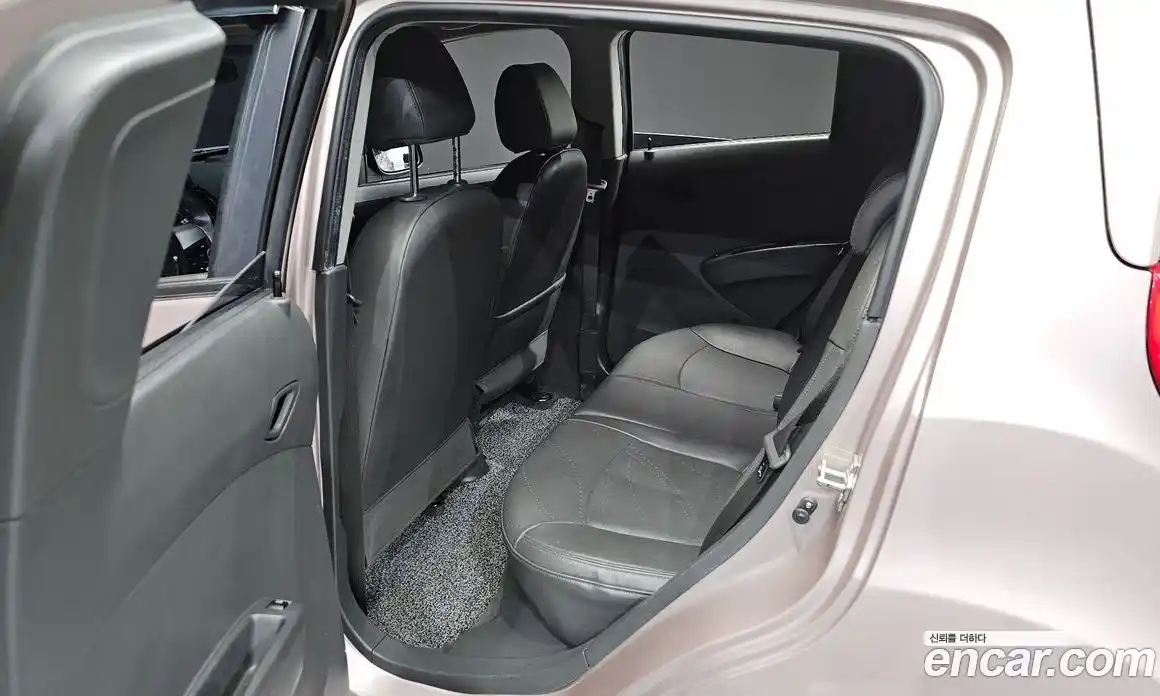 Chevrolet Spark 2013 1.0 Автомат в Москве № 389837, фото 11