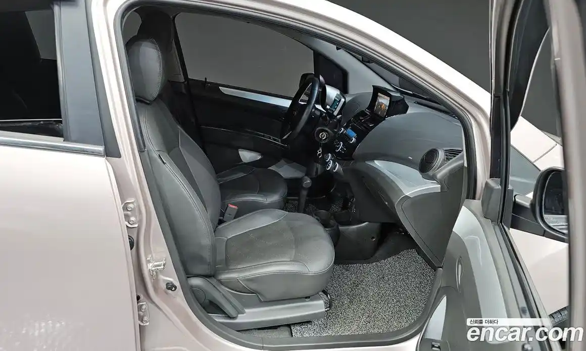 Chevrolet Spark 2013 1.0 Автомат в Москве № 389837, фото 12