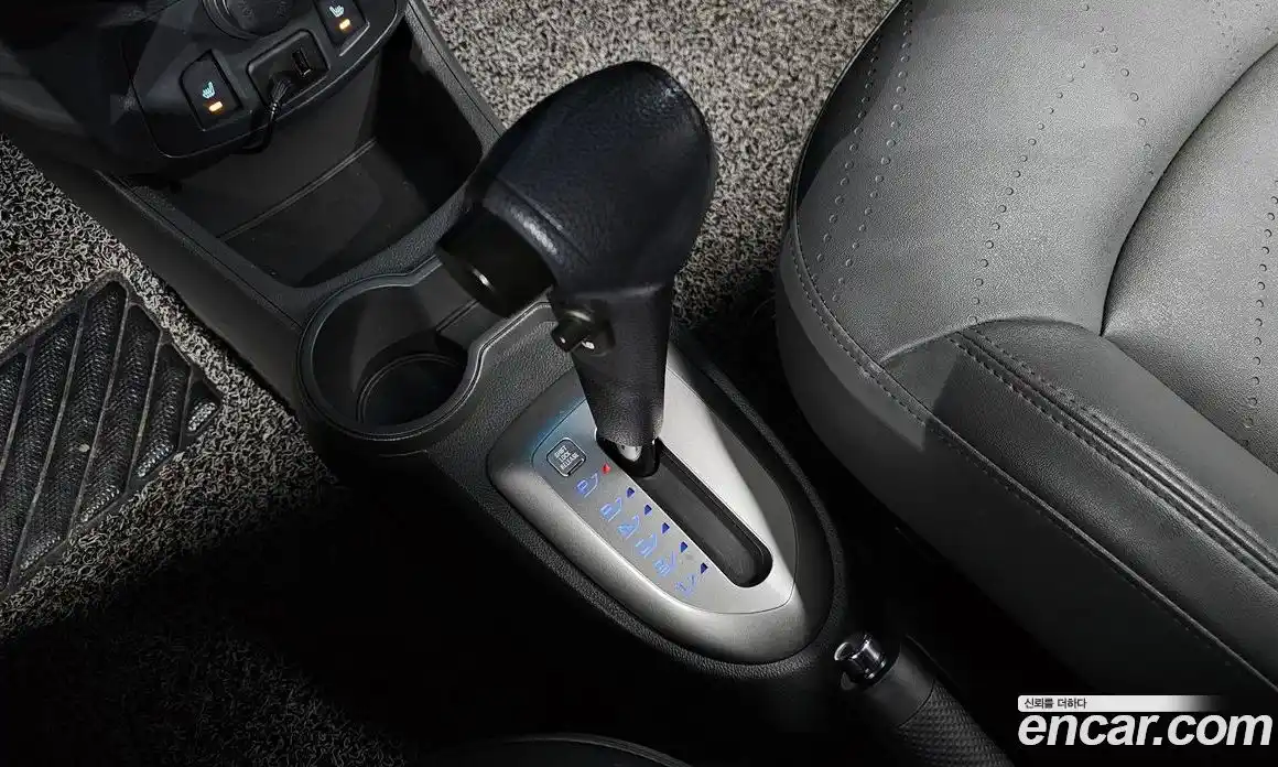 Chevrolet Spark 2013 1.0 Автомат в Москве № 389837, фото 9