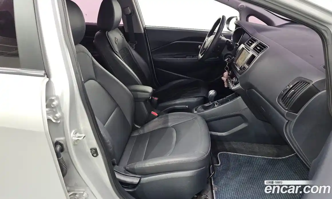 Kia Pride 2014 1.4 Автомат в Москве № 402417, фото 11