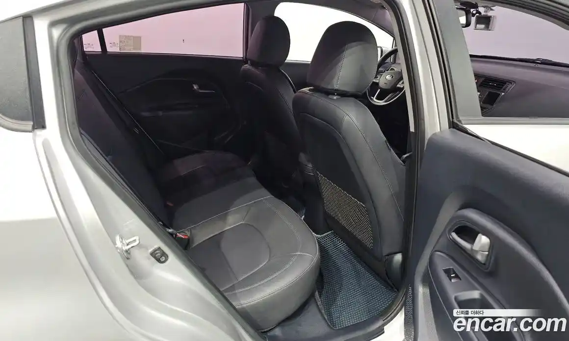 Kia Pride 2014 1.4 Автомат в Москве № 402417, фото 12