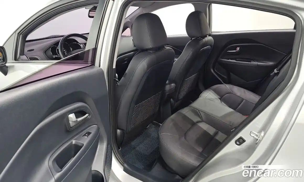 Kia Pride 2014 1.4 Автомат в Москве № 402417, фото 13