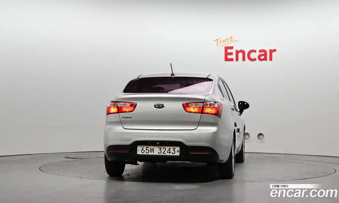 Kia Pride 2014 1.4 Автомат в Москве № 402417, фото 4