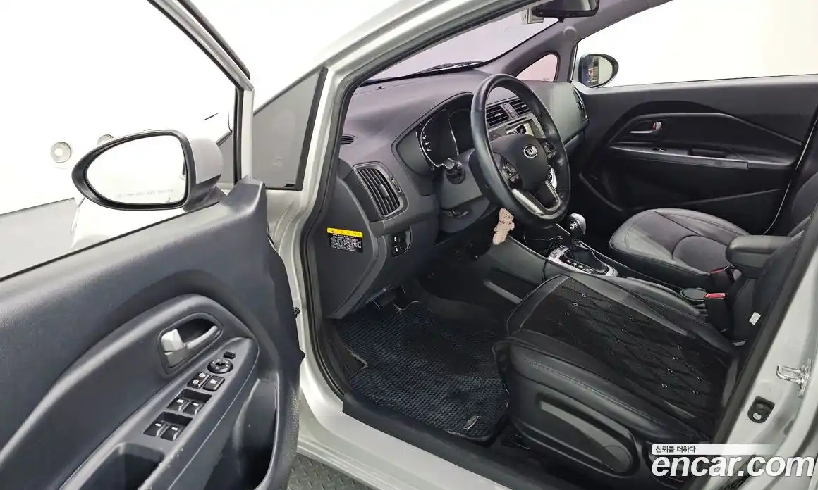 Kia Pride 2014 1.4 Автомат в Москве № 402417, фото 10