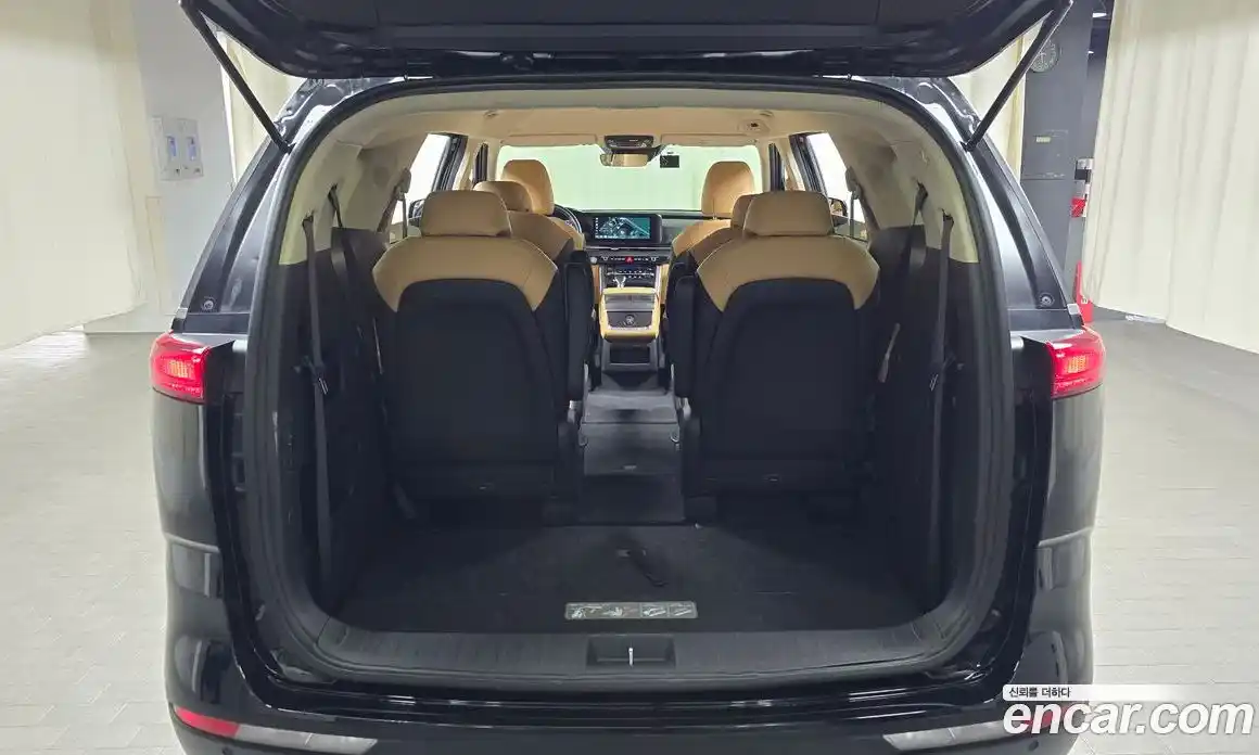 Kia Canival 2023 3.5 Автомат в Москве № 55218, фото 3