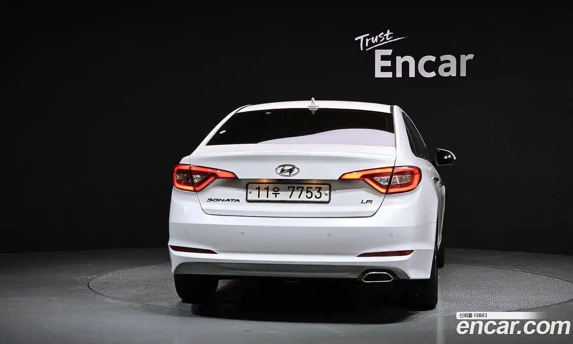 Hyundai Sonata 2015 2.0 Автомат в Москве № 5556, фото 12