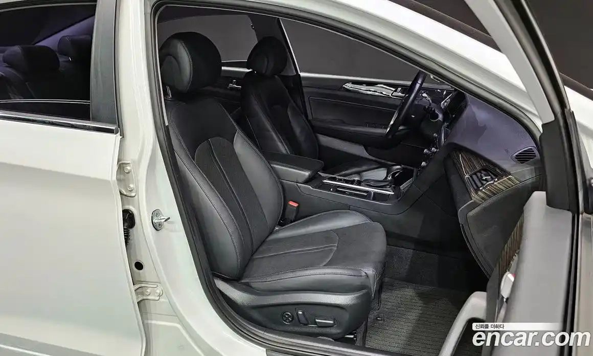 Hyundai Sonata 2015 2.0 Автомат в Москве № 5556, фото 7