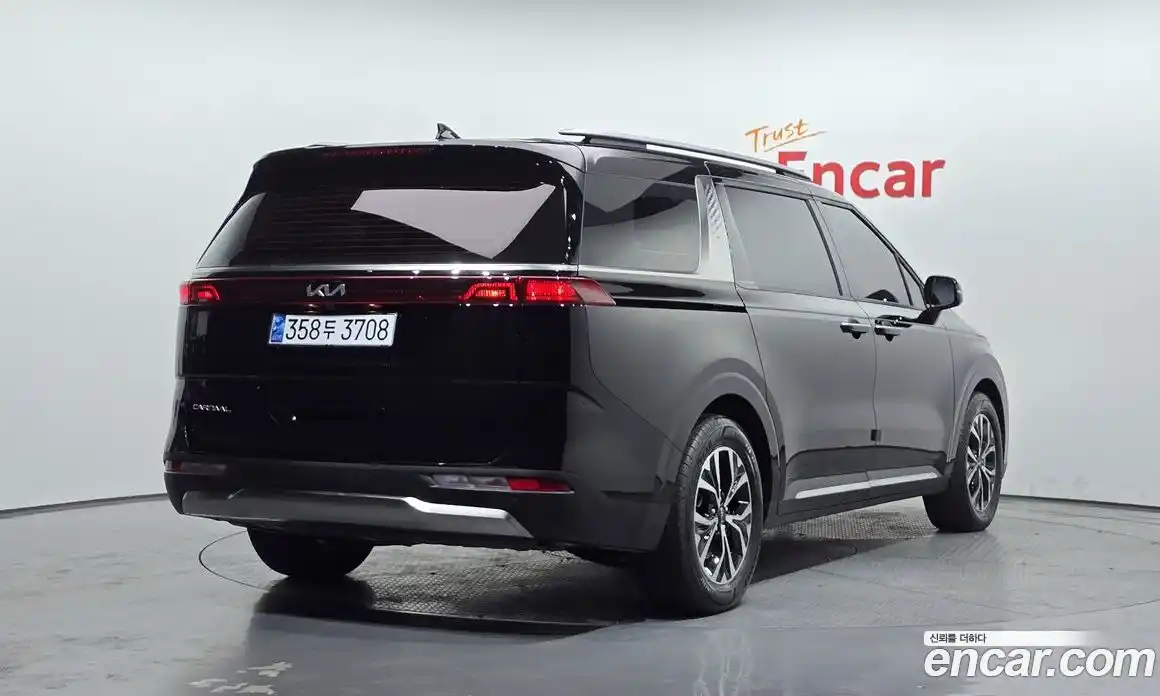 Kia Canival 2023 3.5 Автомат в Москве № 95907, фото 2