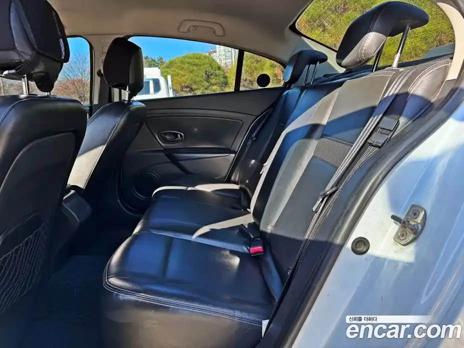 Renault SM3 2016 1.6 Автомат в Москве № 106118, фото 19