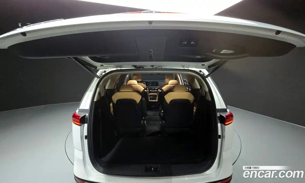 Kia Canival 2021 3.5 Автомат в Москве № 121215, фото 16