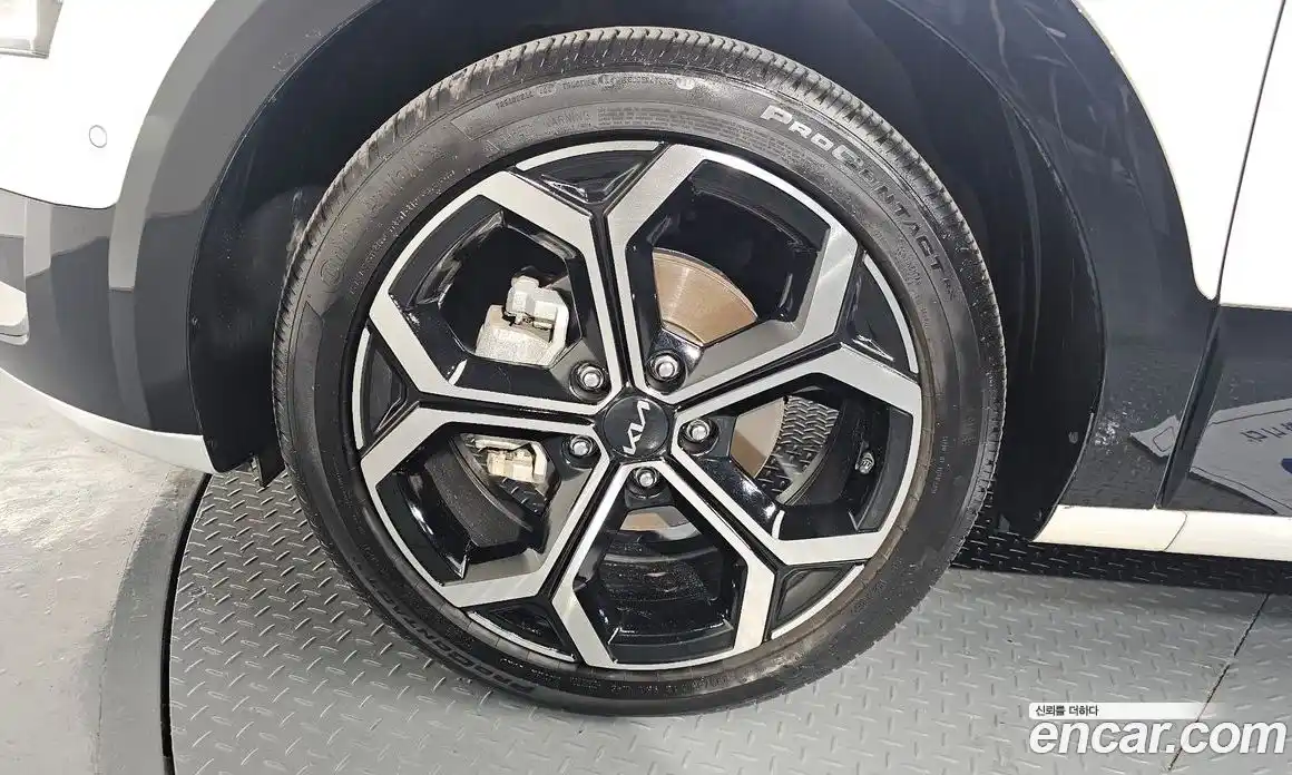 Kia Niro 2023 1.6 Автомат в Москве № 123135, фото 5