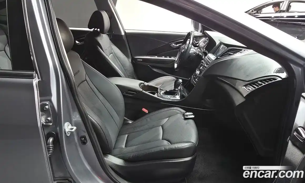 Hyundai Grandeur 2015 2.4 Автомат в Москве № 130228, фото 17