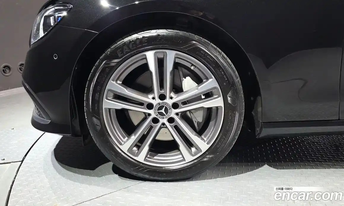 Mercedes-Benz E-Class 2022 2.0 Автомат в Москве № 142605, фото 5