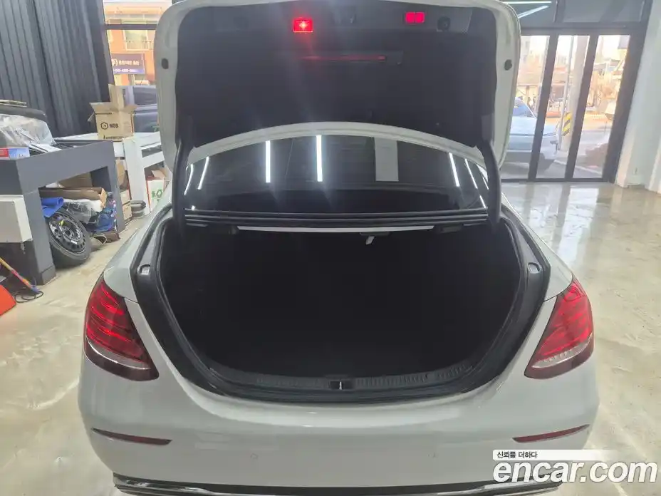 Mercedes-Benz E-Class 2017 2.0 Автомат в Москве № 159689, фото 18