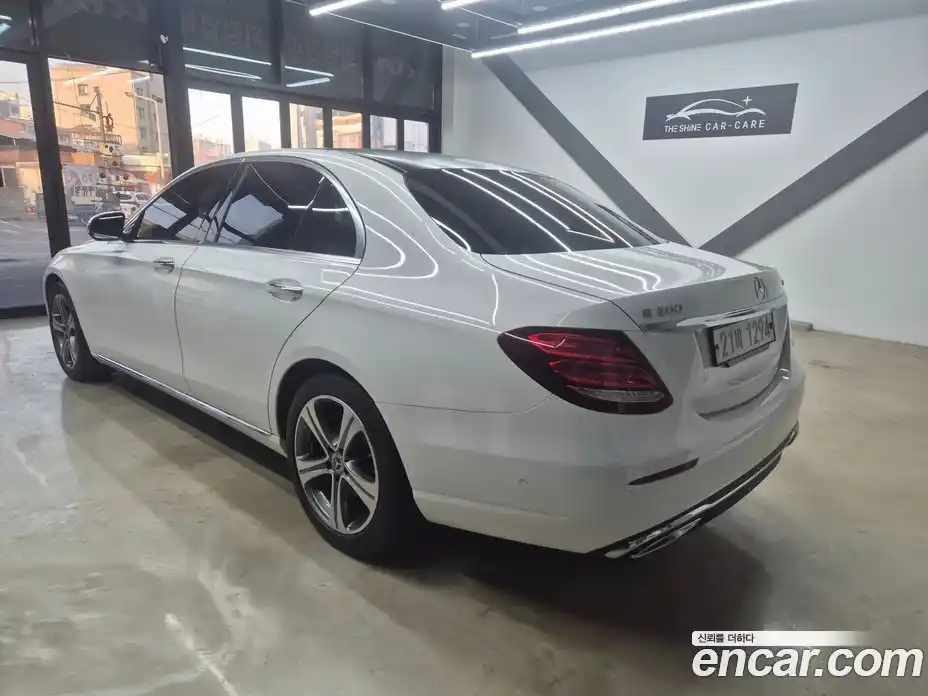 Mercedes-Benz E-Class 2017 2.0 Автомат в Москве № 159689, фото 4