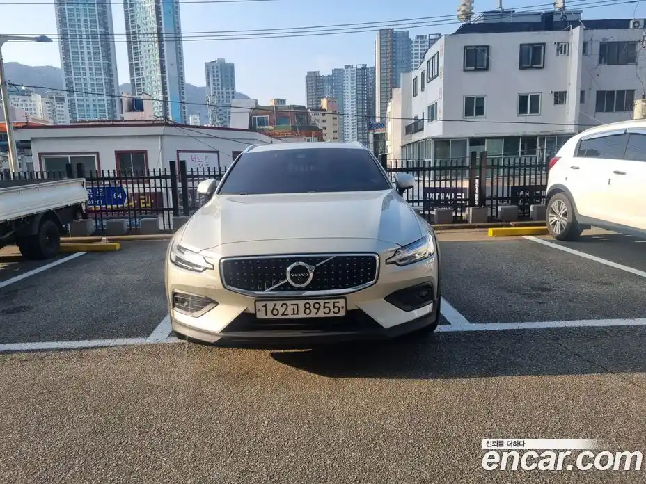 Volvo V60 2021 2.0 Автомат в Москве № 164768, фото 4