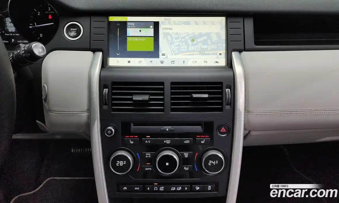 Land Rover Discovery Sport 2017 2.0 Автомат в Москве № 165975, фото 2