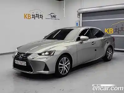 Lexus IS 2018 2.0 Автомат в Москве № 168206, миниатюра 2