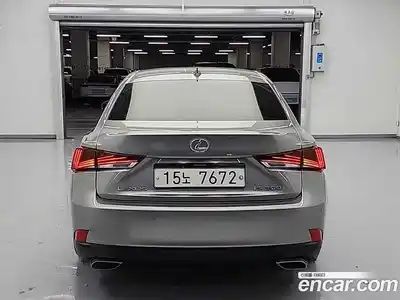 Lexus IS 2018 2.0 Автомат в Москве № 168206, миниатюра 3