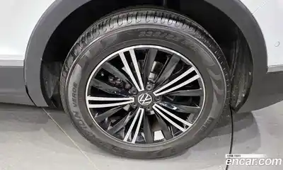 Volkswagen Tiguan 2023 2.0 Автомат в Москве № 168604, миниатюра 2