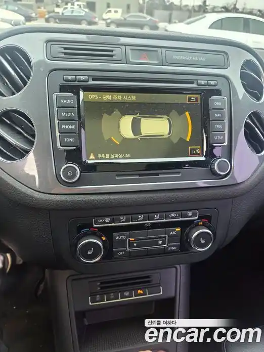 Volkswagen Tiguan 2015 2.0 Автомат в Москве № 169285, фото 11