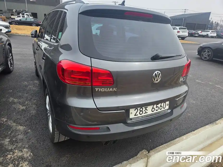 Volkswagen Tiguan 2015 2.0 Автомат в Москве № 169285, фото 4