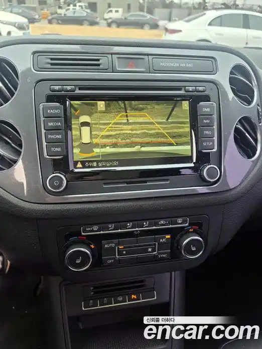 Volkswagen Tiguan 2015 2.0 Автомат в Москве № 169285, фото 10